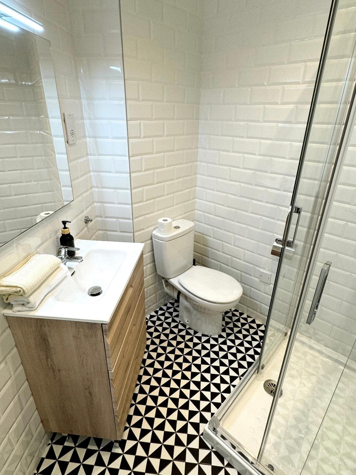 Stylish City Centre Studio - Grand Central House غيبرالتار المظهر الخارجي الصورة