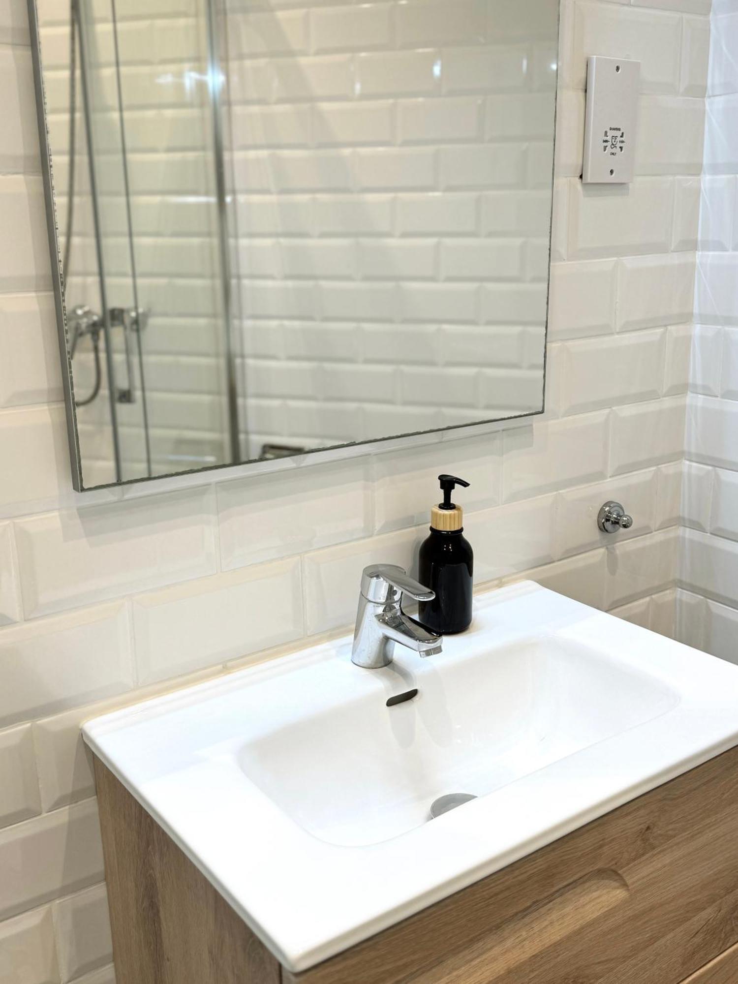Stylish City Centre Studio - Grand Central House غيبرالتار المظهر الخارجي الصورة